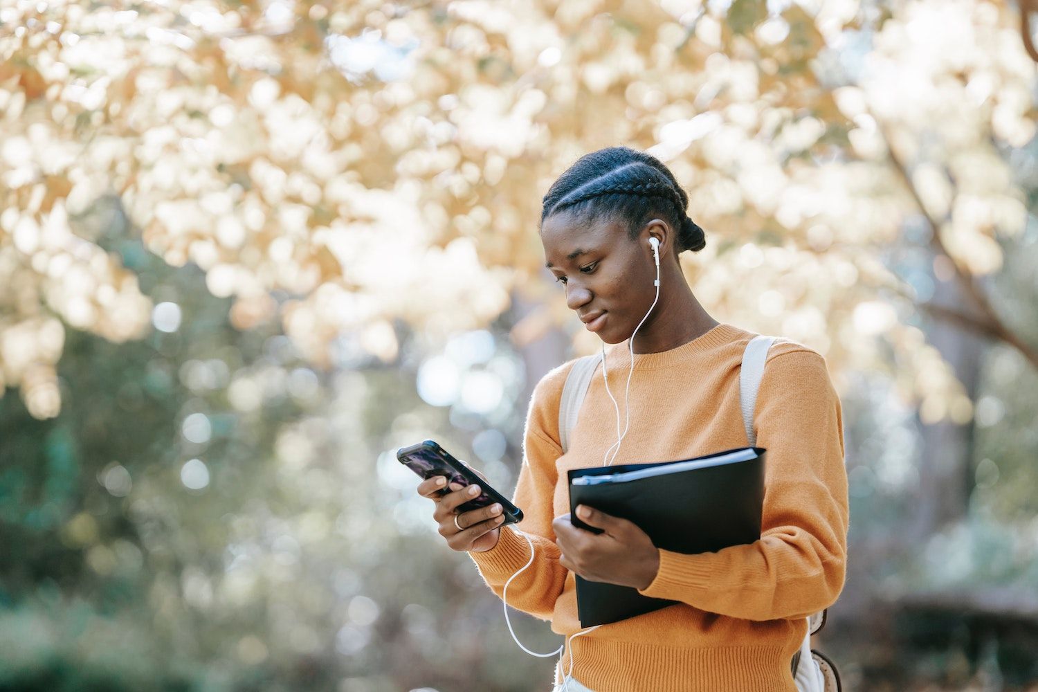 You are currently viewing Mobile Phones, Communication and Adolescent Development